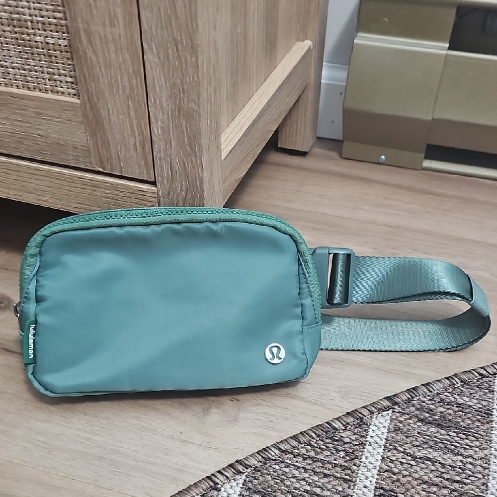 lululemon athletica Men's Blue Belt Bag